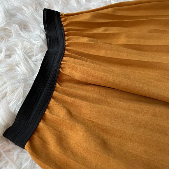 Johanna Paris - Midi Mustard Yellow Skirt with Elastic Waistband - Picture 3 of 3